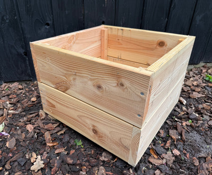 Pflanzkübel aus Lärchen-Douglasienholz, 50x50x40 cm.  Nur solange der Vorrat reicht!