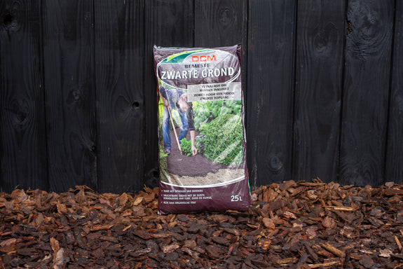 Schwarze, gedüngte Gartenerde, 25 Beutel - Fruchtbare, humusreiche Erde für die Anzucht Ihres Gartens oder Beetes