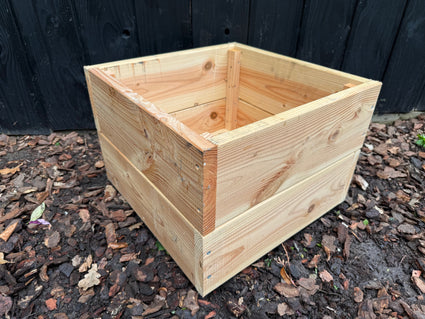 Pflanzkübel aus Lärchen-Douglasienholz, 50x50x40 cm.  Nur solange der Vorrat reicht!